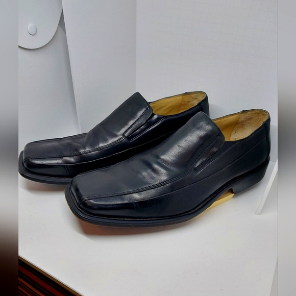 KENNETH COLE SZ-11 - Picture 3 of 3